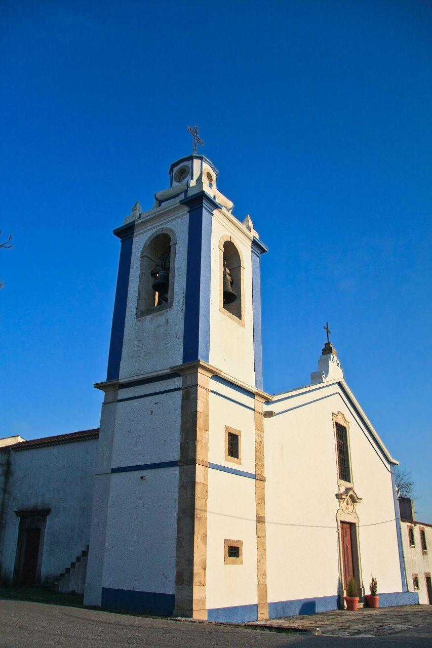Exterior da Igreja de São Pedro de Dois Portos